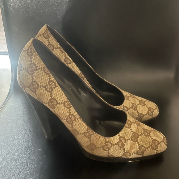 GUC Gucci Women's Beige Brown GG Marmot High Heel Size 6 1/2 B - Picture 2 of 4